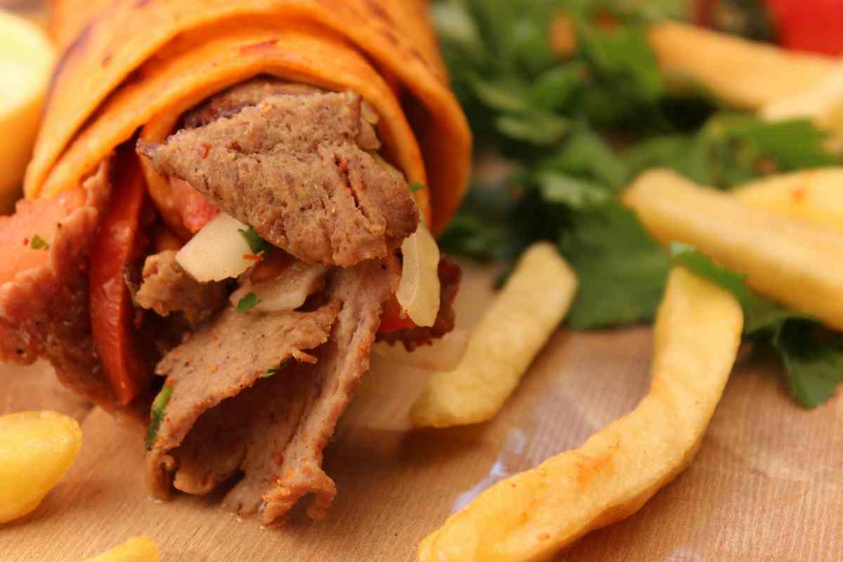 wrap di kebab con patatine