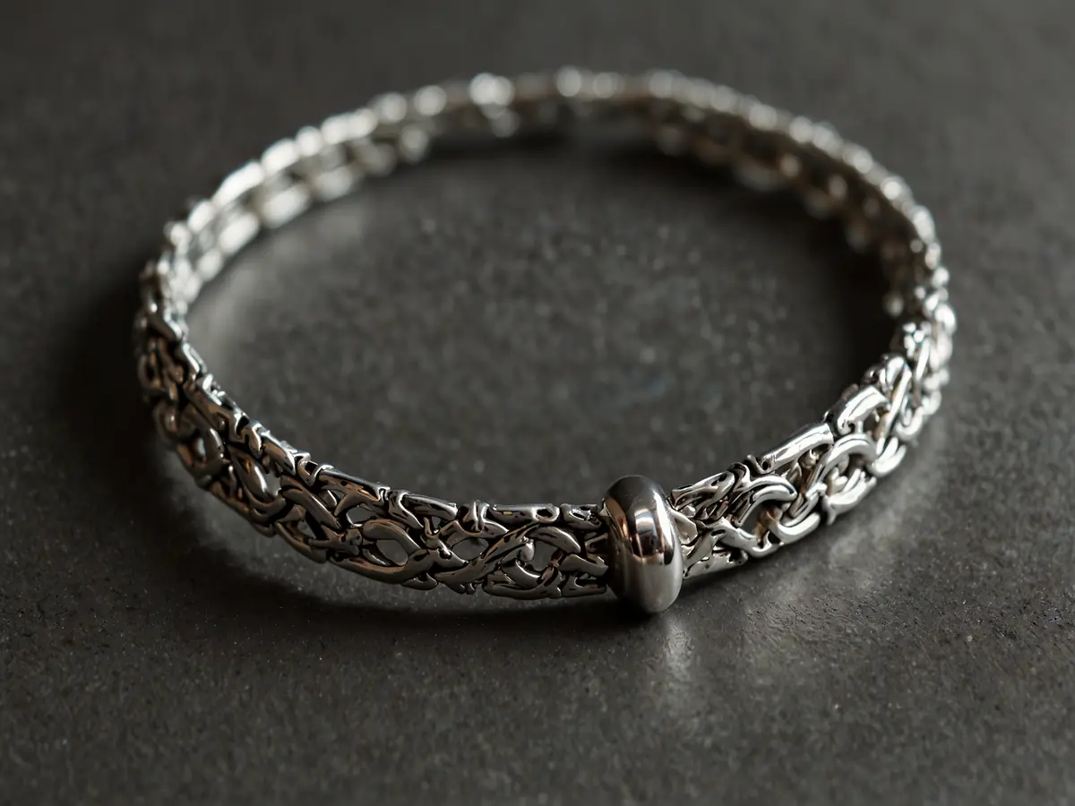 Argento annerito? Il segreto per farlo tornare a splendere è nascosto nella tua cena (e non costa nulla)